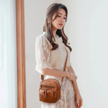 Vintage Crossbody La...