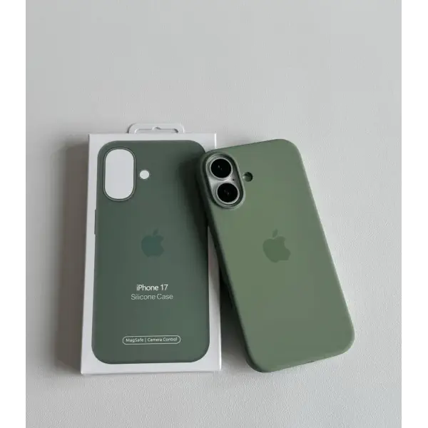 Apple Silicone Case with MagSafe for iPhone 17 