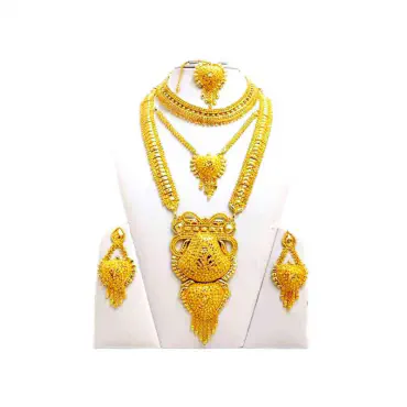Sita har neckless...