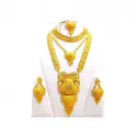 Sita har neckless