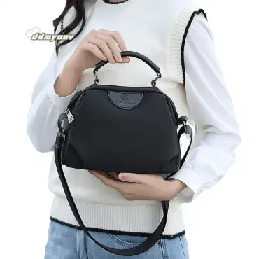 Retro Design New Ladies Portable Bag ( Black )