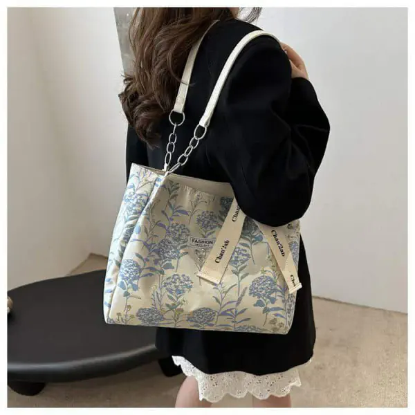 casual commuting bag