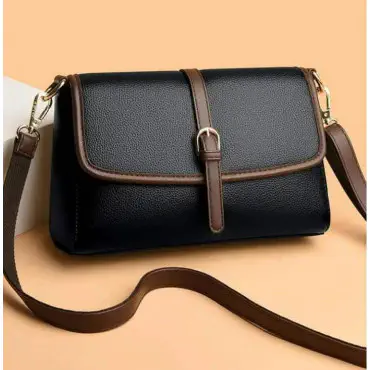 Trim Crossbody Black color